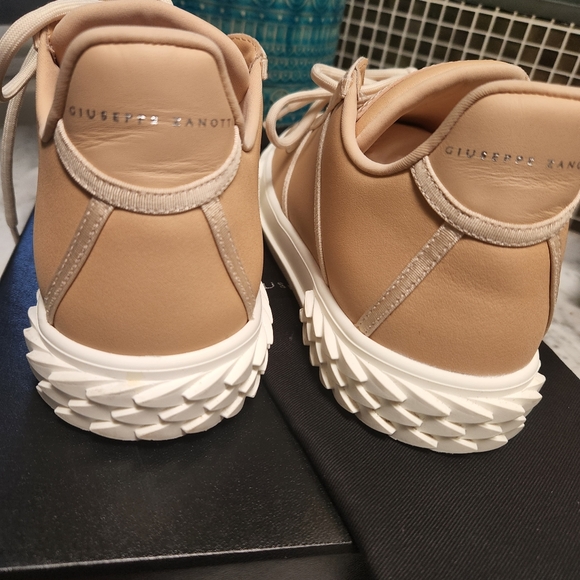 Giuseppe Zanotti Sneakers .New Tan Color Size 8 with dustbag and the box - Picture 4 of 5
